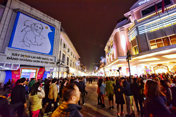 Fireworks return as Vietnam welcomes 2018 - Go Asia Travel